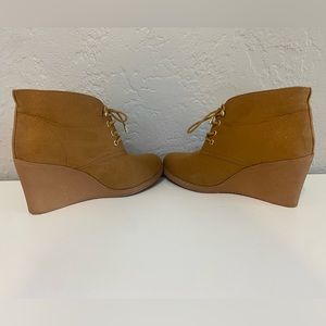 MeRona tan wedges